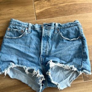 Women’s Levi’s cut offs size 32
